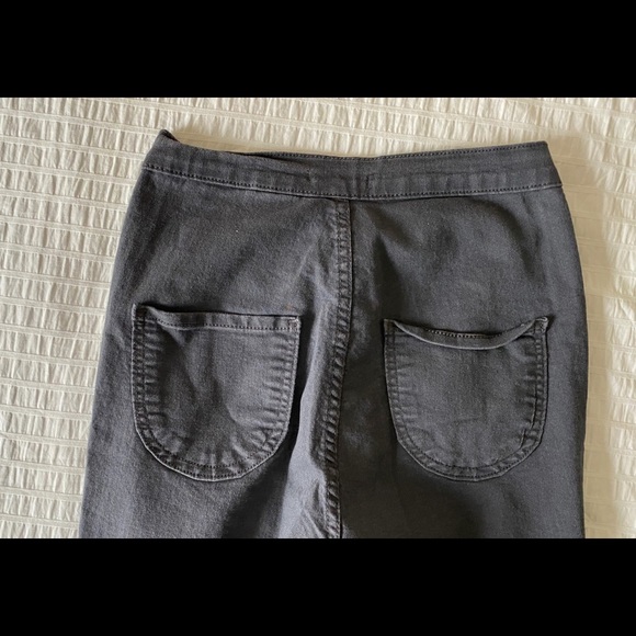 Fashion Nova medium grey light weight jeans - Picture 3 of 4